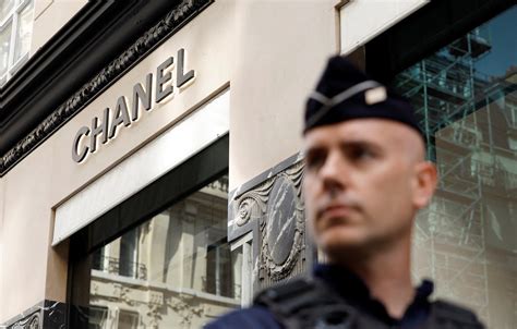 chanel paris robbery|short hills mall robbery chanel.